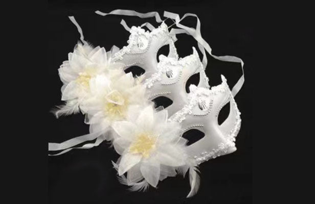 Maske M/Hvid Blomster