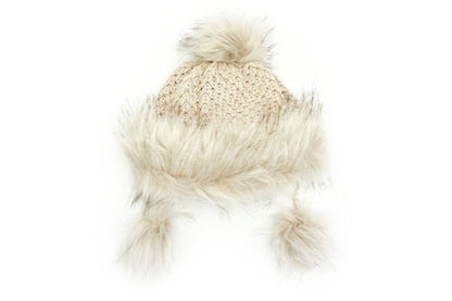 Strikhue med pelskvast Beige